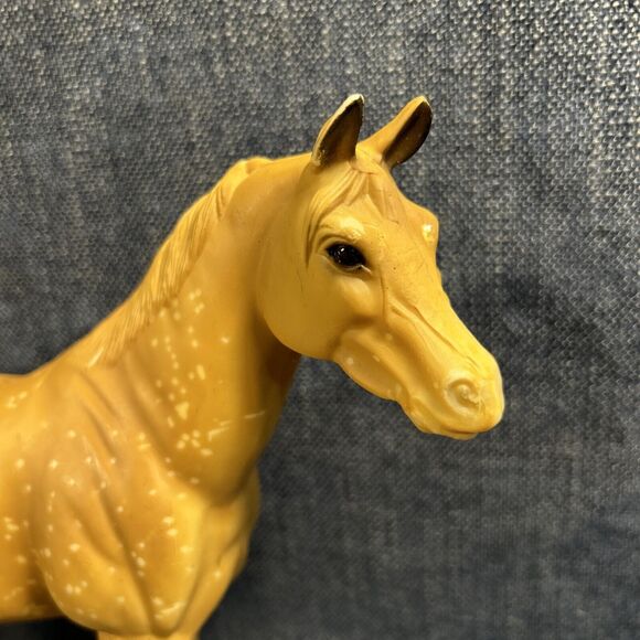 Blue Ribbon Ranch Quarter Horse Dapple Palomino Blue Box 9.5” - Picture 5 of 16